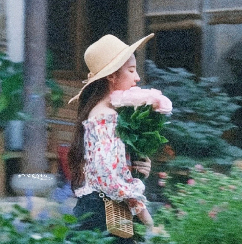 《抖音》刘亦菲捧花头像高清原图分享